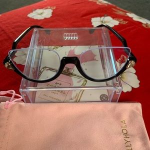 Jollyhola glasses.